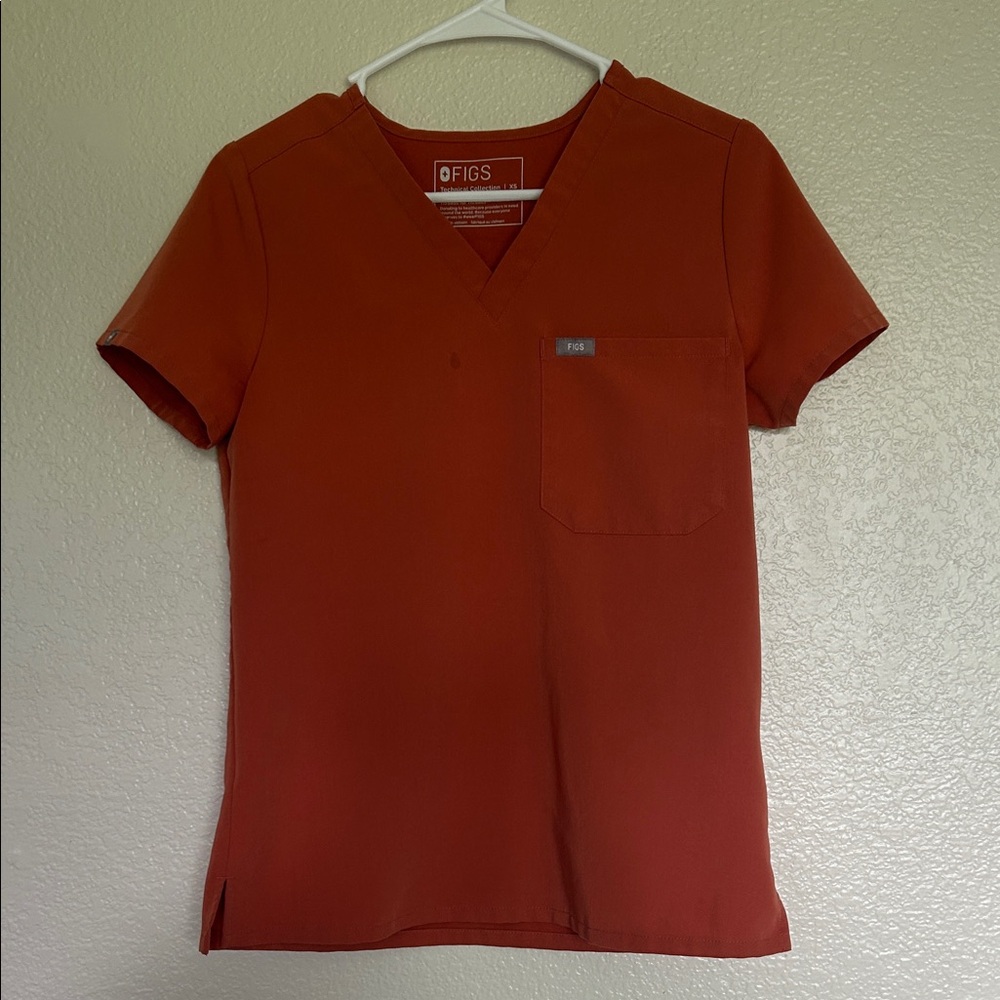 Figs V-Neck Scrub Top in Terra Cotta
